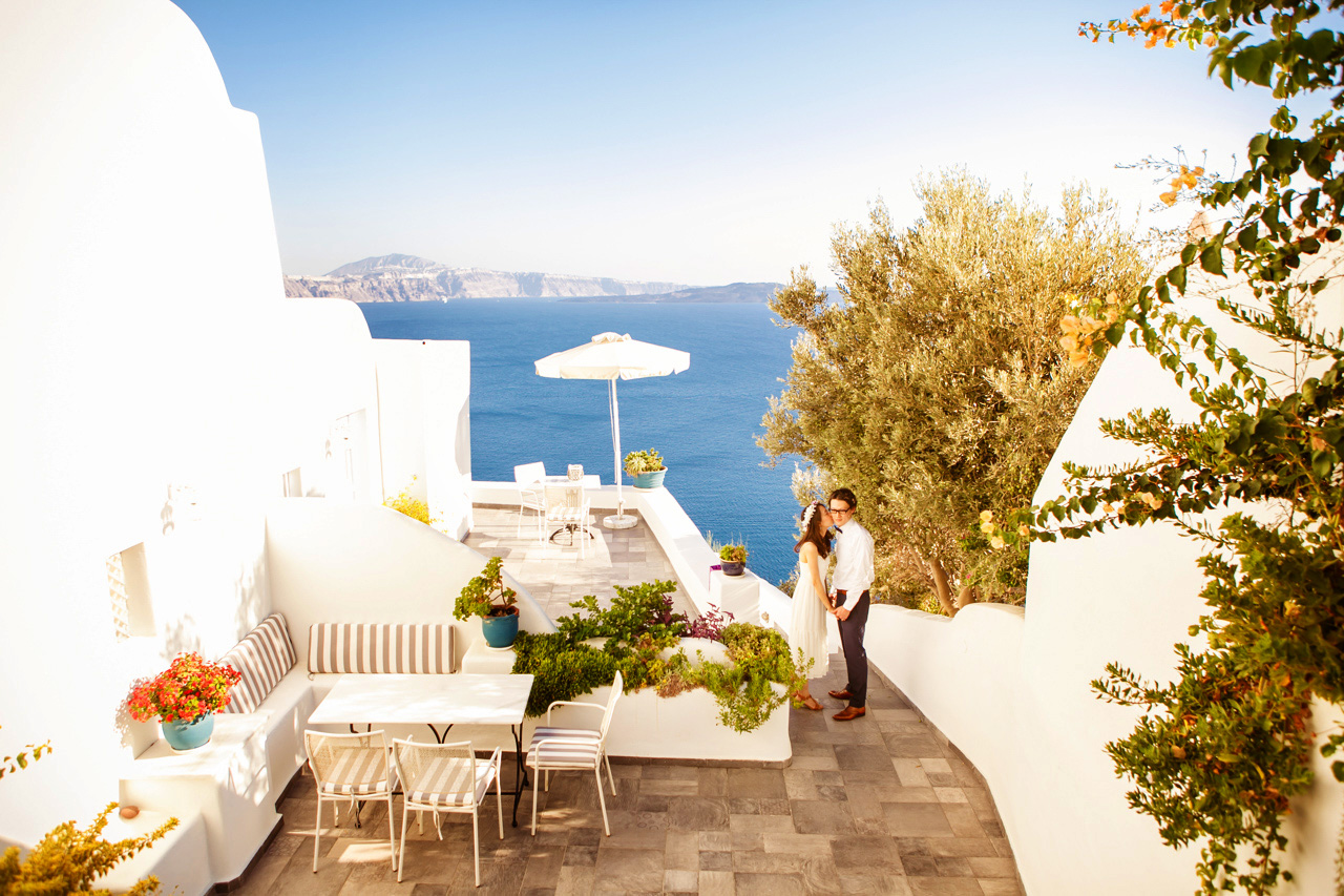 Wedding photoshoot in Santorini